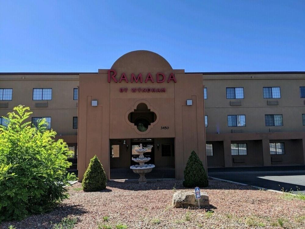 Ramada By Wyndham Santa Fe Hotel Exterior photo