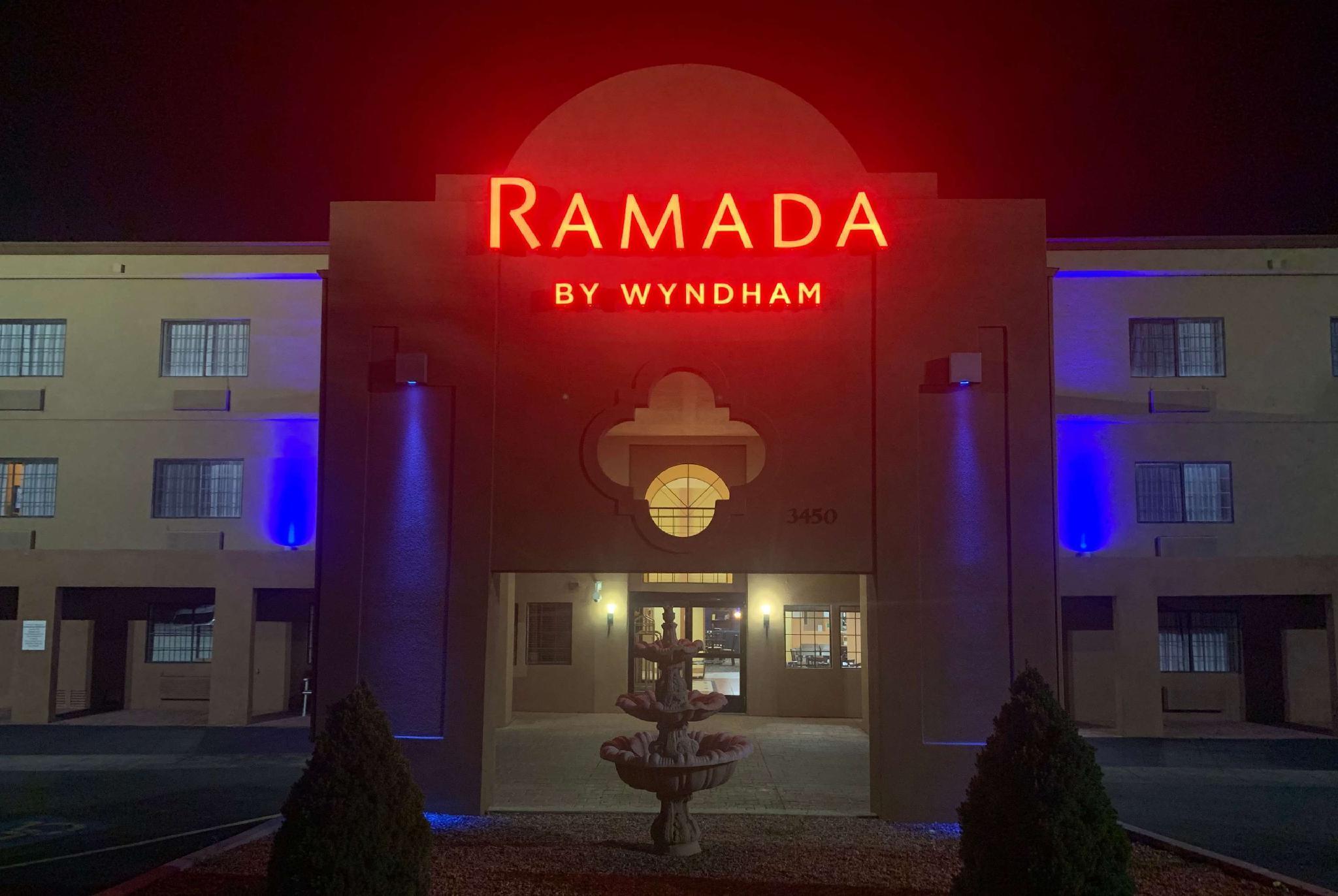 Ramada By Wyndham Santa Fe Hotel Exterior photo